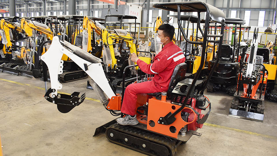 Heavy-Duty vs. Compact Excavators Weight and Performance Breakdown