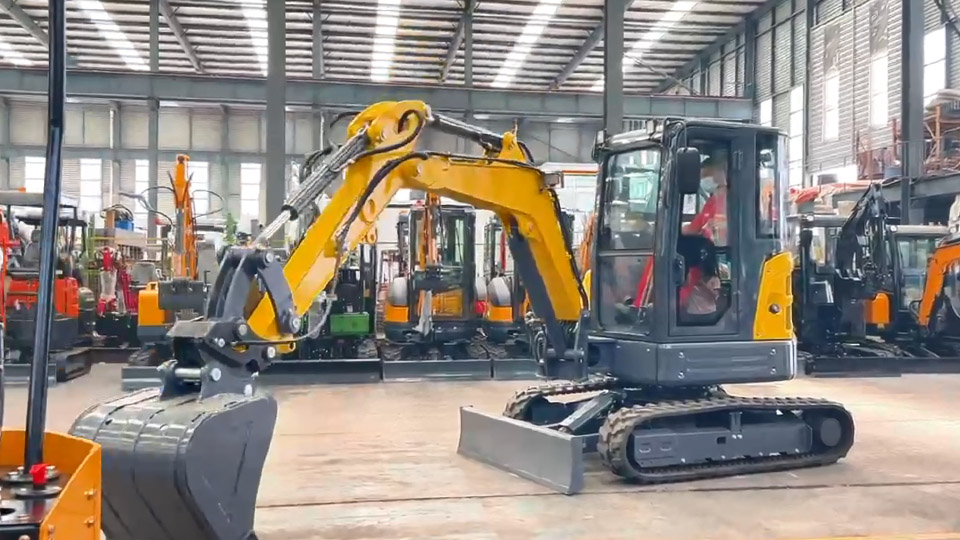 Step-by-Step: How to Operate an Excavator Safely