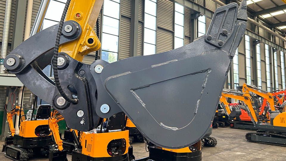 What are some common mistakes people make when choosing excavators?